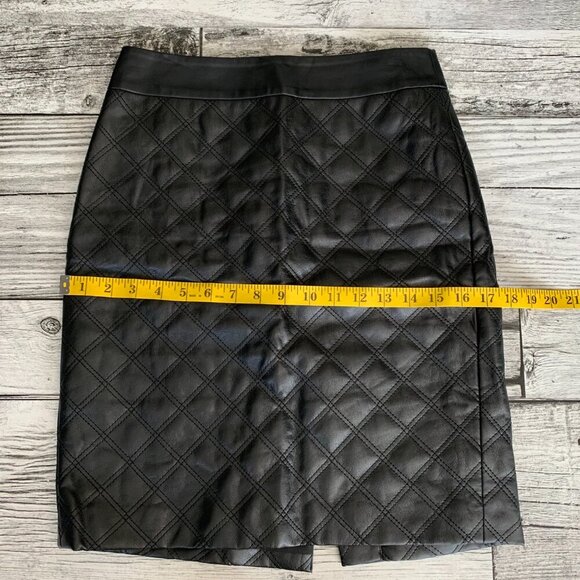 Banana Republic Faux Leather Black Quilted Pencil Straight Skirt Size 0 - Picture 12 of 14